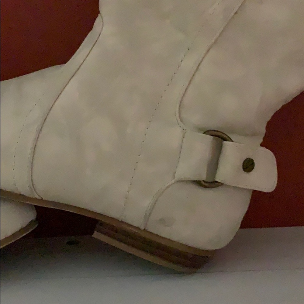 Boots - Picture 2 of 5